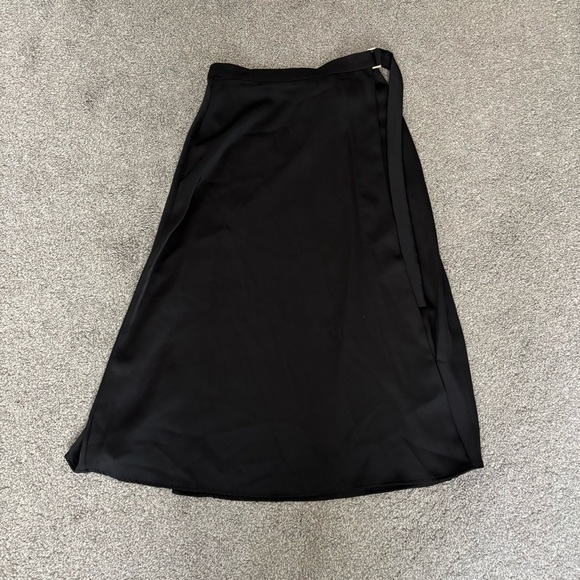 3/$45 H&M Elegant Black Women's Aline Skirt - Picture 1 of 7